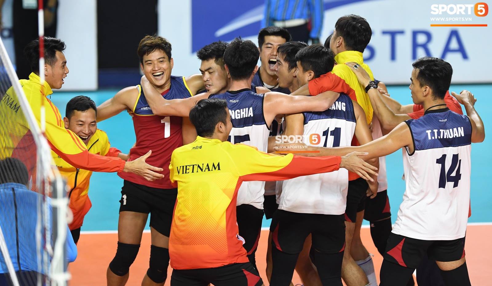 SỐC: Bóng chuyền Việt Nam quật ngã Trung Quốc sau 5 set kịch tính ở ASIAD 2018 - Ảnh 1.