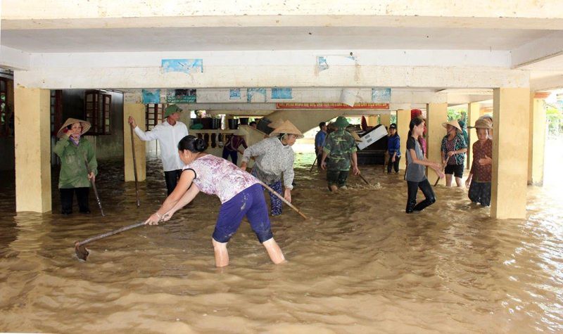 Hàng nghìn học sinh huyện biên giới Nghệ An không thể tựu trường như kế hoạch do lũ - Ảnh 2.