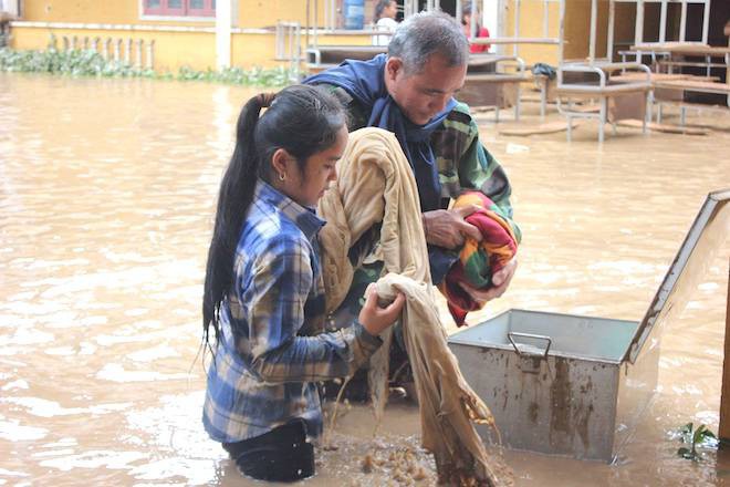 Hàng nghìn học sinh huyện biên giới Nghệ An không thể tựu trường như kế hoạch do lũ - Ảnh 4.