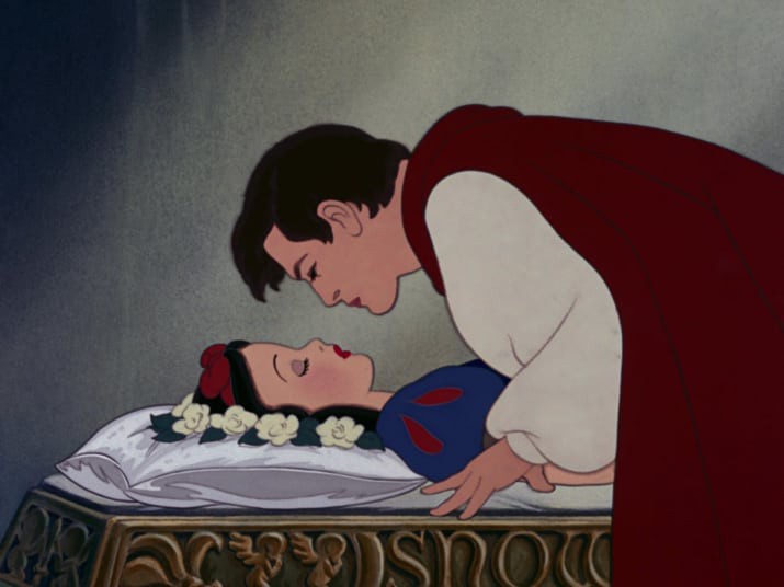 Ngỡ ngàng với thuyết âm mưu chết chóc về nàng Bạch Tuyết từ các fan Disney - Ảnh 1. Ngỡ ngàng với thuyết âm mưu chết chóc về nàng Bạch Tuyết từ các fan Disney - Ảnh 1.