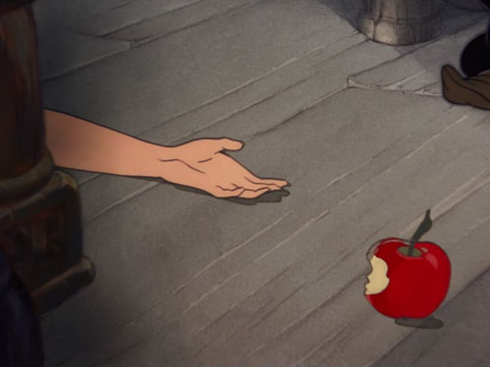 Ngỡ ngàng với thuyết âm mưu chết chóc về nàng Bạch Tuyết từ các fan Disney - Ảnh 5. Ngỡ ngàng với thuyết âm mưu chết chóc về nàng Bạch Tuyết từ các fan Disney - Ảnh 5.