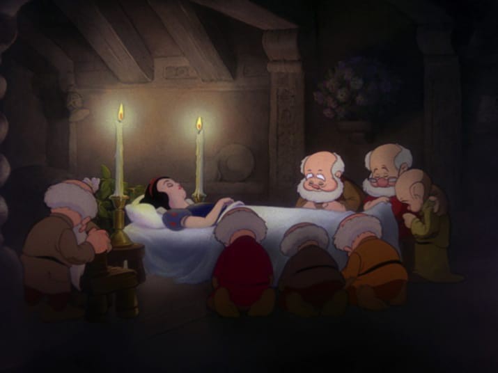 Ngỡ ngàng với thuyết âm mưu chết chóc về nàng Bạch Tuyết từ các fan Disney - Ảnh 6. Ngỡ ngàng với thuyết âm mưu chết chóc về nàng Bạch Tuyết từ các fan Disney - Ảnh 6.