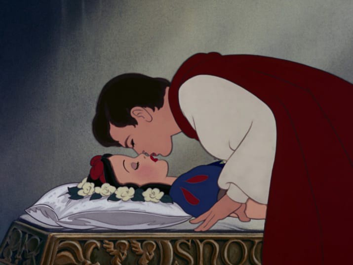 Ngỡ ngàng với thuyết âm mưu chết chóc về nàng Bạch Tuyết từ các fan Disney - Ảnh 8. Ngỡ ngàng với thuyết âm mưu chết chóc về nàng Bạch Tuyết từ các fan Disney - Ảnh 8.