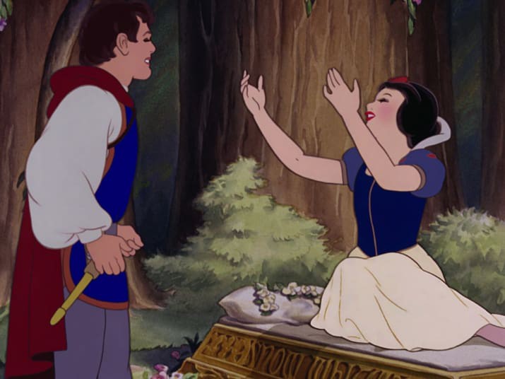 Ngỡ ngàng với thuyết âm mưu chết chóc về nàng Bạch Tuyết từ các fan Disney - Ảnh 9. Ngỡ ngàng với thuyết âm mưu chết chóc về nàng Bạch Tuyết từ các fan Disney - Ảnh 9.