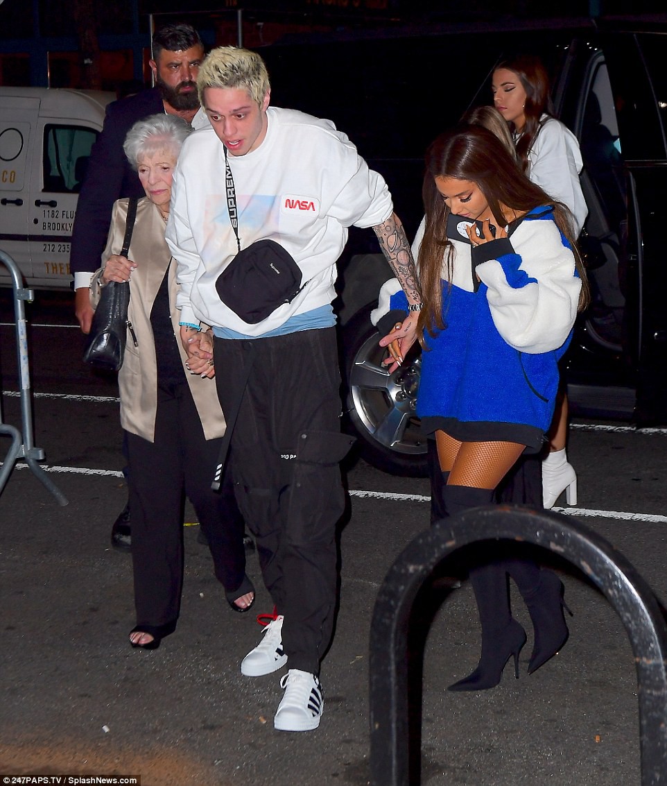 4f4137ec00000578-0-privateeventonmondaynightarianagrandearrivedathermtvv-a-41534833742442-1534868713091165324742.jpg