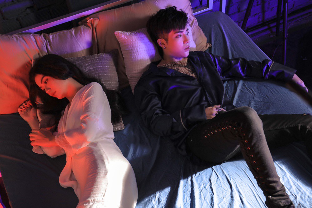 Tưởng MV sặc mùi đam mỹ nhưng cuối cùng 2 mỹ nam của Uni5 lại gây hấn vì một cô gái - Ảnh 4. Tưởng MV sặc mùi đam mỹ nhưng cuối cùng 2 mỹ nam của Uni5 lại gây hấn vì một cô gái - Ảnh 4.