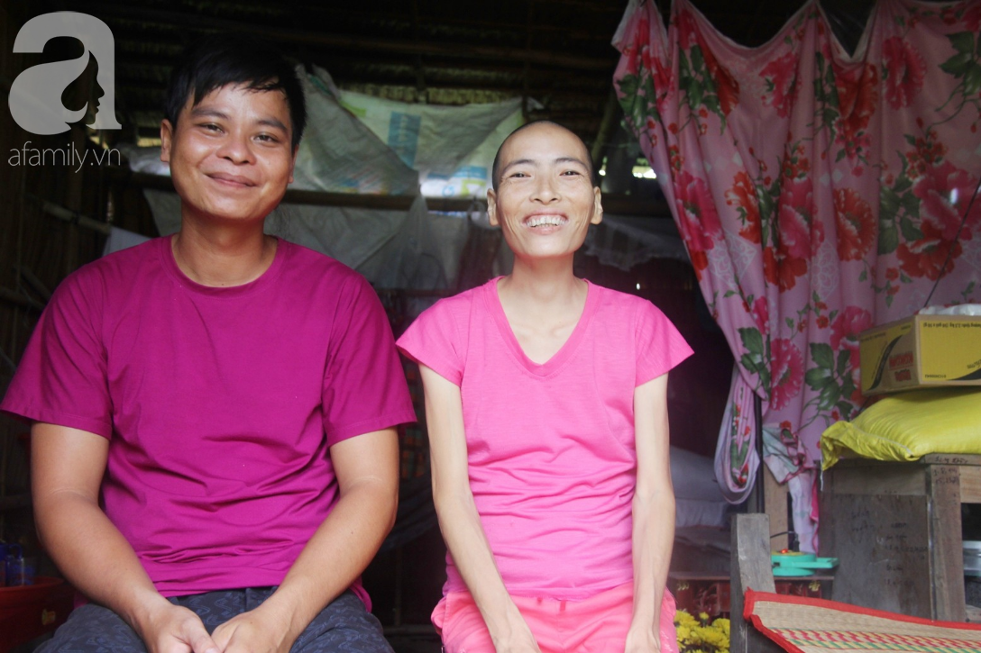 Người đàn ông trẻ chấp nhận điều tiếng, một tay chăm sóc vợ bệnh tật của người khác suốt 2 năm trời - Ảnh 12. Người đàn ông trẻ chấp nhận điều tiếng, một tay chăm sóc vợ bệnh tật của người khác suốt 2 năm trời - Ảnh 12.