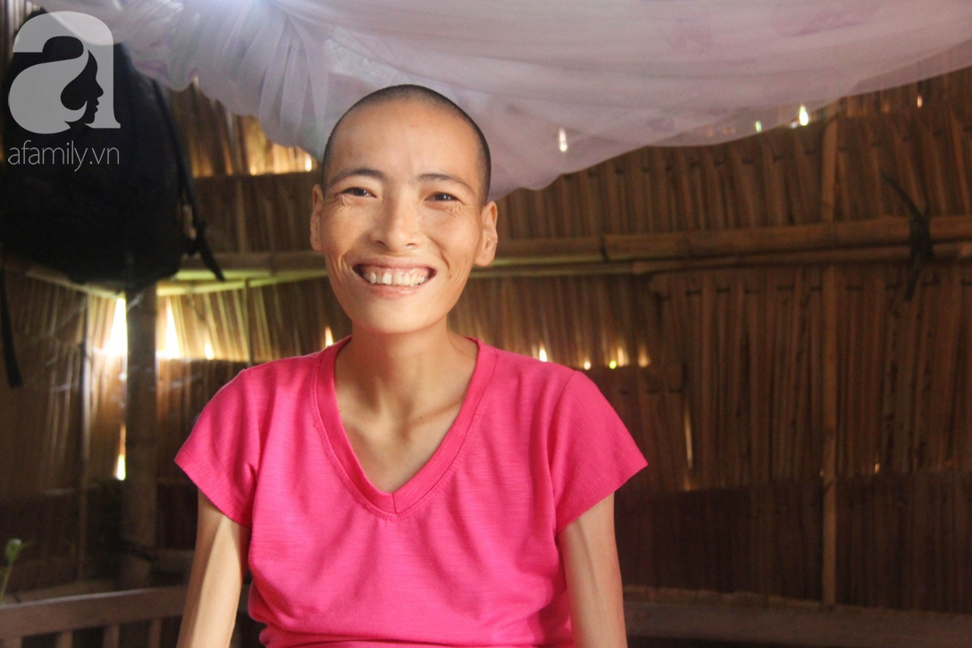 Người đàn ông trẻ chấp nhận điều tiếng, một tay chăm sóc vợ bệnh tật của người khác suốt 2 năm trời - Ảnh 13. Người đàn ông trẻ chấp nhận điều tiếng, một tay chăm sóc vợ bệnh tật của người khác suốt 2 năm trời - Ảnh 13.