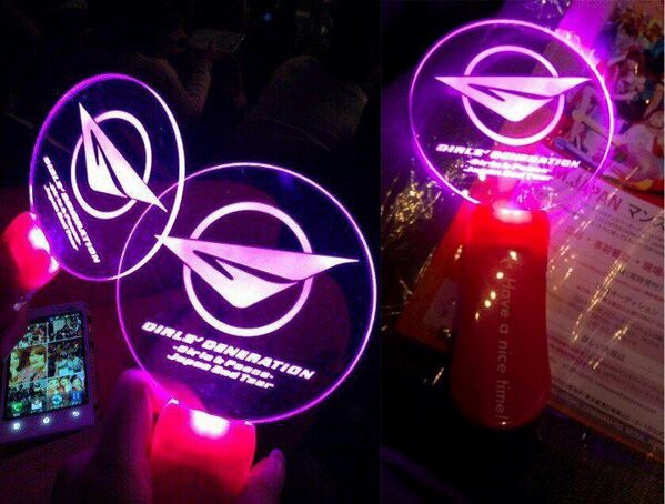 Sau bao năm để fan xài que phát sáng, SM cuối cùng cũng phát hành lightstick chính thức cho SNSD? - Ảnh 3.