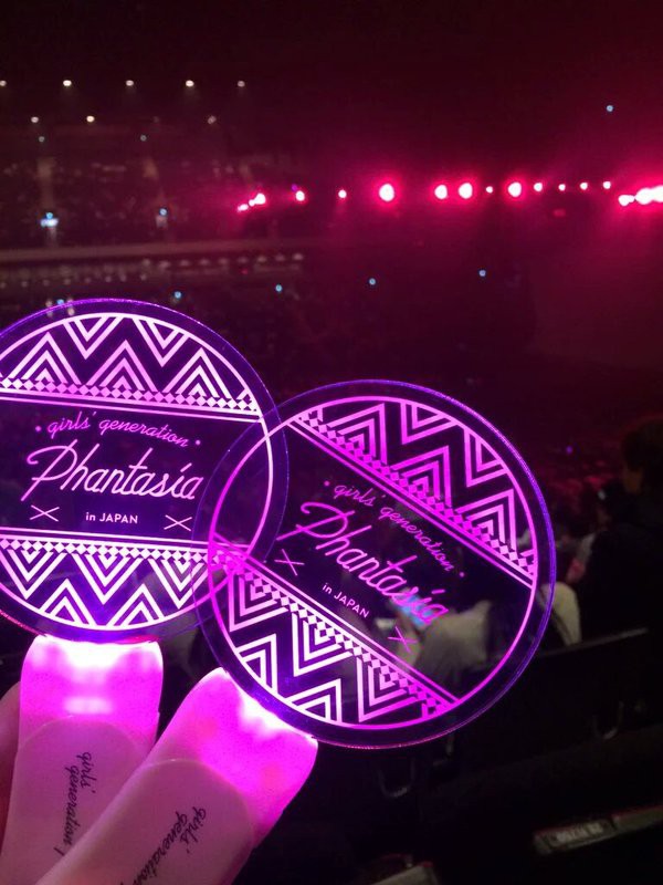 Sau bao năm để fan xài que phát sáng, SM cuối cùng cũng phát hành lightstick chính thức cho SNSD? - Ảnh 5.