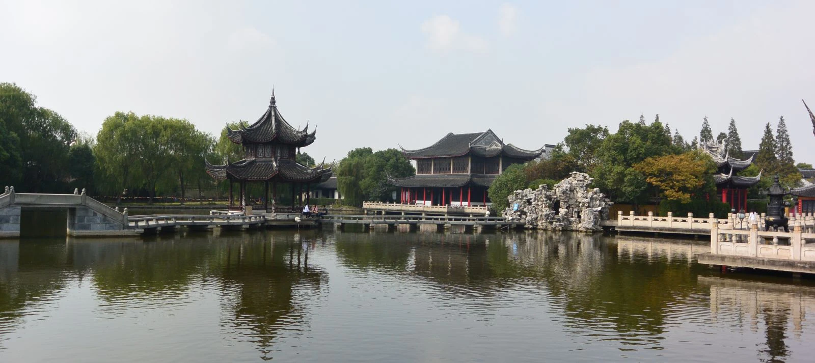 Bên cạnh Phượng Hoàng cổ trấn, Trung Quốc vẫn còn nhiều cổ trấn đẹp như tranh vẽ khác mà ai cũng muốn ghé thăm Tc3a2y20c490e1bb8720-20hoc3a0nh20thc3b4n20an20huy205-1534841665574803255245