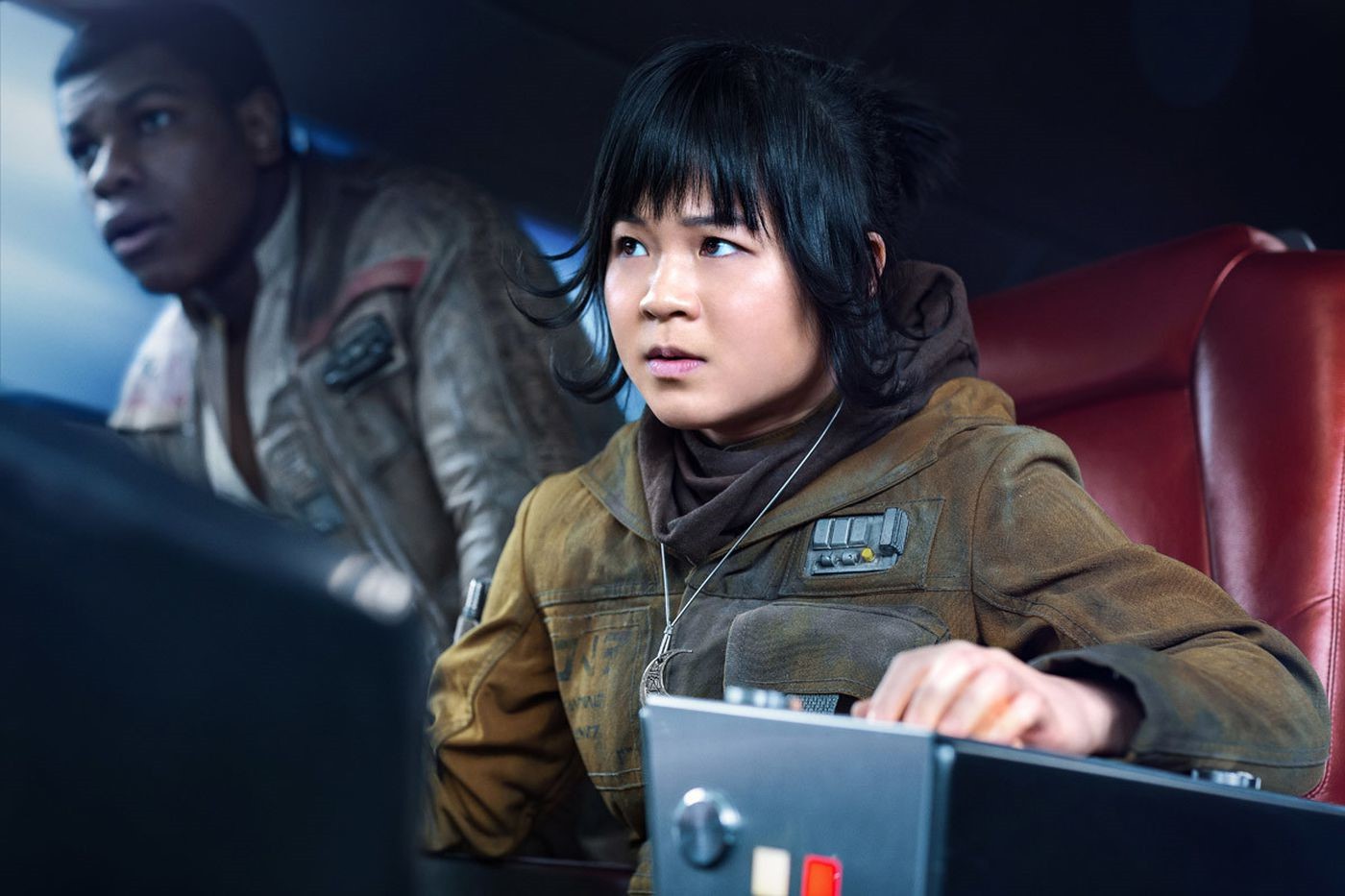 Lời đáp trả đanh thép được cả Hollywood ngưỡng mộ của sao Star Wars gốc Việt trước nạn kì thị chủng tộc - Ảnh 4. Lời đáp trả đanh thép được cả Hollywood ngưỡng mộ của sao Star Wars gốc Việt trước nạn kì thị chủng tộc - Ảnh 4.