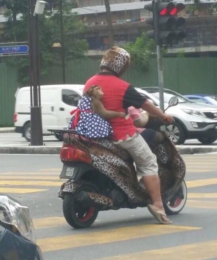 Chán nản vì khói bụi và tắc đường, hãy xem những bức ảnh sau để thấy tham gia giao thông không phải lúc nào cũng mệt mỏi - Ảnh 1. Chán nản vì khói bụi và tắc đường, hãy xem những bức ảnh sau để thấy tham gia giao thông không phải lúc nào cũng mệt mỏi - Ảnh 1.