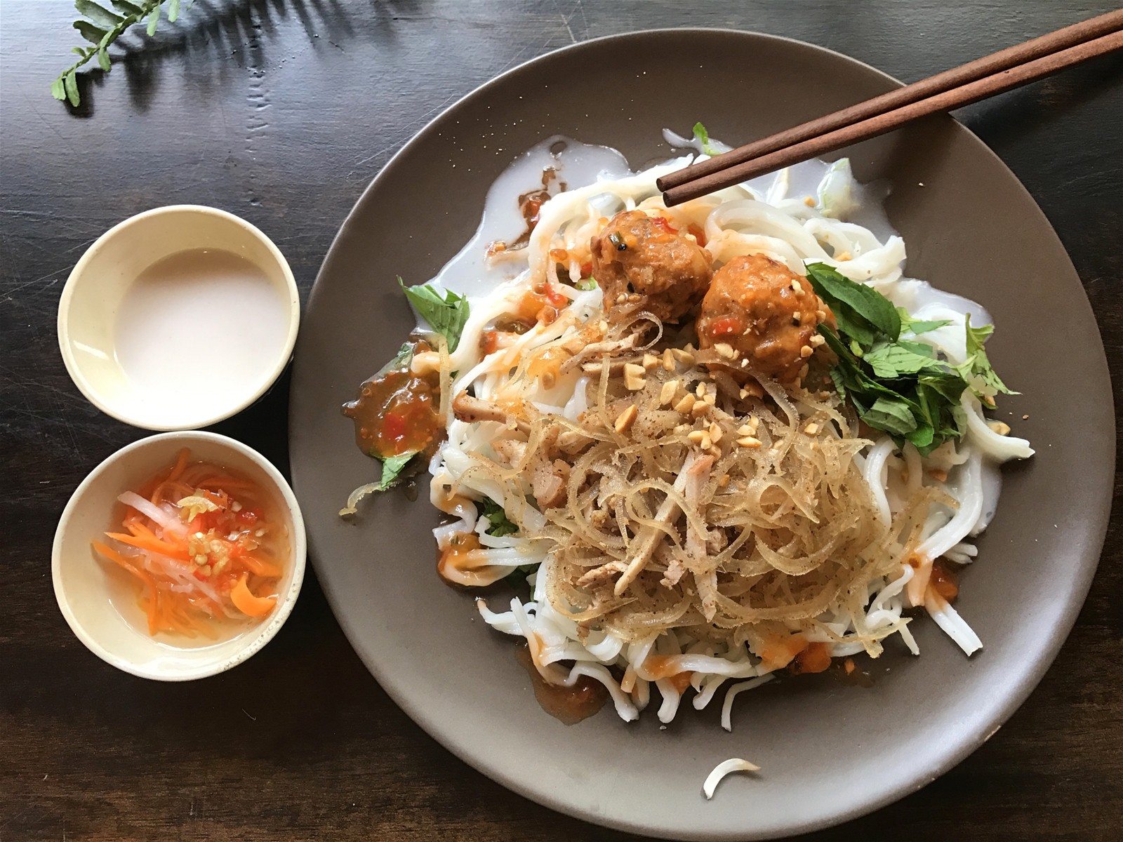 Tuy chỉ là nhân vật phụ nhưng bì heo lại vô cùng tỏa sáng trong nhiều món ăn ở Sài Gòn - Ảnh 4. Tuy chỉ là nhân vật phụ nhưng bì heo lại vô cùng tỏa sáng trong nhiều món ăn ở Sài Gòn - Ảnh 4.