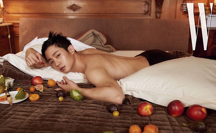 Những bộ hình gây chấn động của dàn mỹ nam Hàn: Thái tử tạo dáng phản cảm, Park Bo Gum bị nghi cổ súy ấu dâm? - Ảnh 10. Những bộ hình gây chấn động của dàn mỹ nam Hàn: Thái tử tạo dáng phản cảm, Park Bo Gum bị nghi cổ súy ấu dâm? - Ảnh 10.