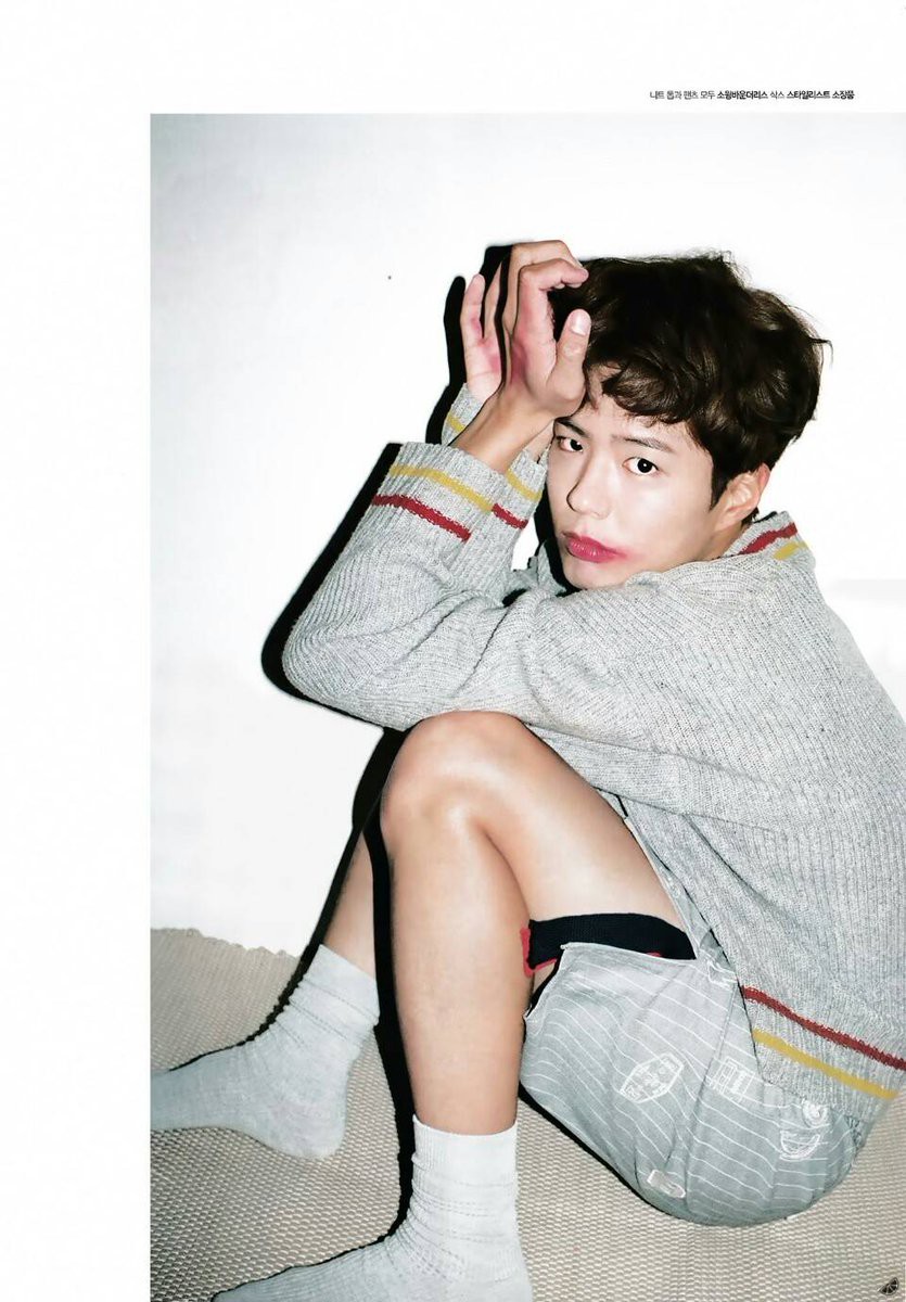 Những bộ hình gây chấn động của dàn mỹ nam Hàn: Thái tử tạo dáng phản cảm, Park Bo Gum bị nghi cổ súy ấu dâm? - Ảnh 12. Những bộ hình gây chấn động của dàn mỹ nam Hàn: Thái tử tạo dáng phản cảm, Park Bo Gum bị nghi cổ súy ấu dâm? - Ảnh 12.