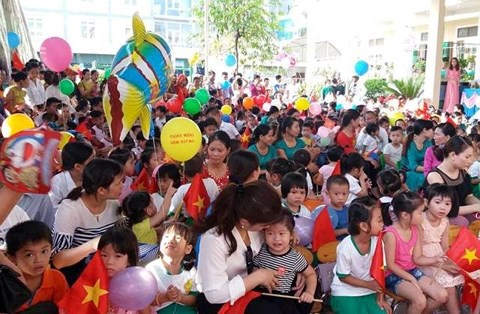 Hà Tĩnh: Phụ huynh mếu máo vì hàng trăm trẻ chưa được đến trường - Ảnh 2.