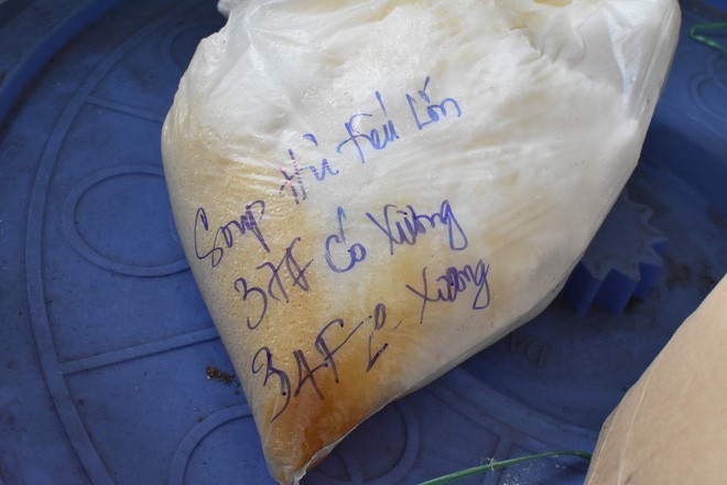 Bên trong quán cơm tấm nổi tiếng bị phát hiện sử dụng nguyên liệu “lạ” ở Sài Gòn - Ảnh 4.