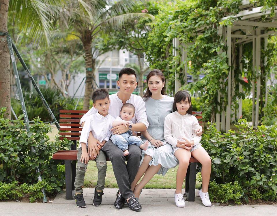 Vừa sắm đồng hồ 2 tỷ vừa biết mình đang mang bầu bé gái: Người hạnh phúc nhất hôm nay chính là hot mom Hằng Túi! - Ảnh 1. Vừa sắm đồng hồ 2 tỷ vừa biết mình đang mang bầu bé gái: Người hạnh phúc nhất hôm nay chính là hot mom Hằng Túi! - Ảnh 1.