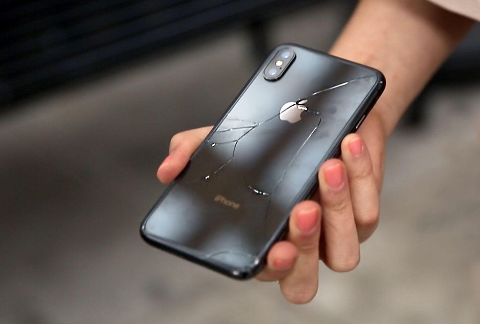 7 nỗi khổ không nói nên lời của fan Apple, đã lỡ yêu iPhone thì đành cắn răng chấp nhận - Ảnh 1. 7 nỗi khổ không nói nên lời của fan Apple, đã lỡ yêu iPhone thì đành cắn răng chấp nhận - Ảnh 1.