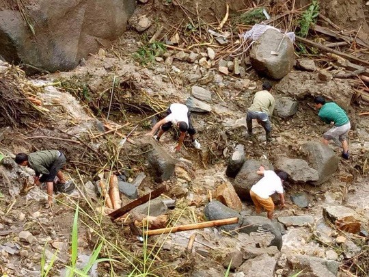 Cao Bằng: Tai nạn nổ m&igrave;n l&uacute;c sửa đường, 3 c&ocirc;ng nh&acirc;n thiệt mạng - Ảnh 1.