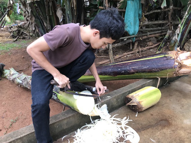 Mẹ của 2 anh em sinh đôi cùng đậu đại học: 2 con ra đó sẽ làm thêm kiếm tiền ăn học - Ảnh 3.