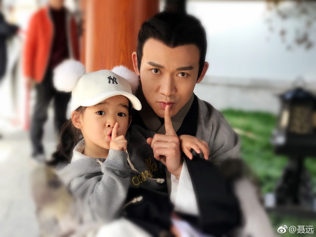 Vướng loạt scandal đồng tính, đánh người, Hoàng Thượng Nhiếp Viễn vẫn khiến dân tình tan chảy vì yêu chiều con gái - Ảnh 11. Vướng loạt scandal đồng tính, đánh người, Hoàng Thượng Nhiếp Viễn vẫn khiến dân tình tan chảy vì yêu chiều con gái - Ảnh 11.