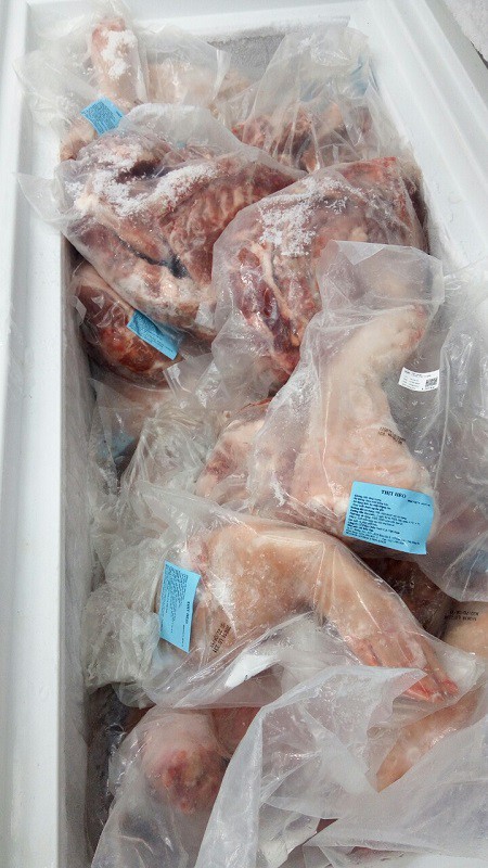 Phát hiện hàng trăm ký thịt heo “hết đát” tại siêu thị Meat Farm ở Sài Gòn - Ảnh 2.