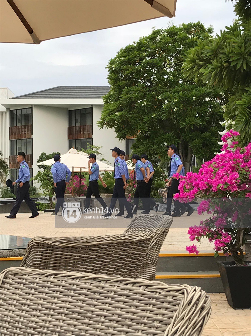 An ninh cực nghiêm ngặt, mọi hình ảnh trong lễ đính hôn của Nhã Phương - Trường Giang không thể lọt ra ngoài - Ảnh 2. An ninh cực nghiêm ngặt, mọi hình ảnh trong lễ đính hôn của Nhã Phương - Trường Giang không thể lọt ra ngoài - Ảnh 2.