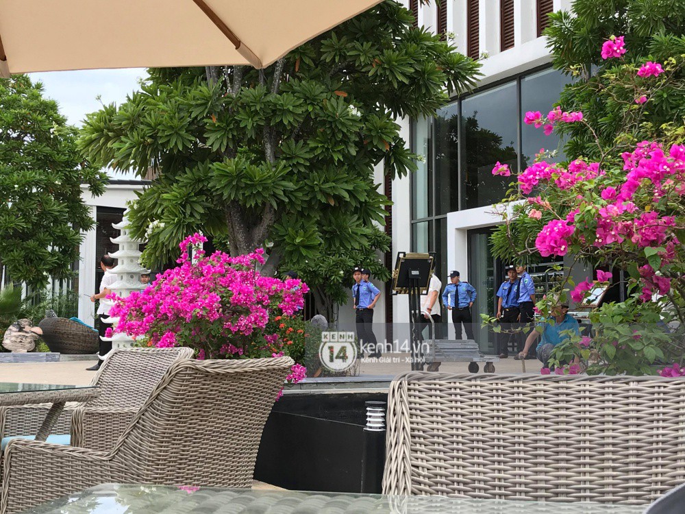 An ninh cực nghiêm ngặt, mọi hình ảnh trong lễ đính hôn của Nhã Phương - Trường Giang không thể lọt ra ngoài - Ảnh 1. An ninh cực nghiêm ngặt, mọi hình ảnh trong lễ đính hôn của Nhã Phương - Trường Giang không thể lọt ra ngoài - Ảnh 1.