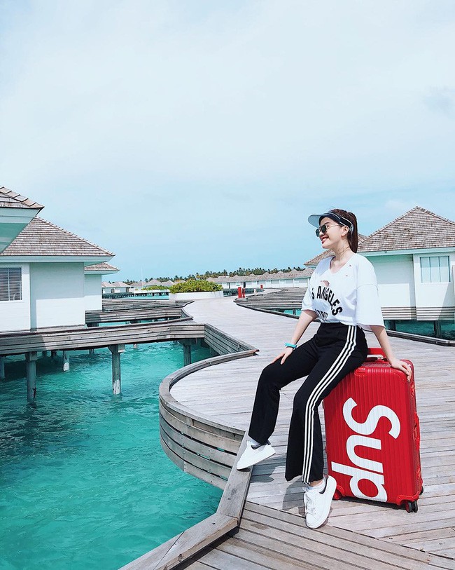 Đi du lịch c&oacute; 1 tuần nhưng Bảo Thy mang gần chục bộ đồ bơi để chụp ảnh thả d&aacute;ng - Ảnh 5.