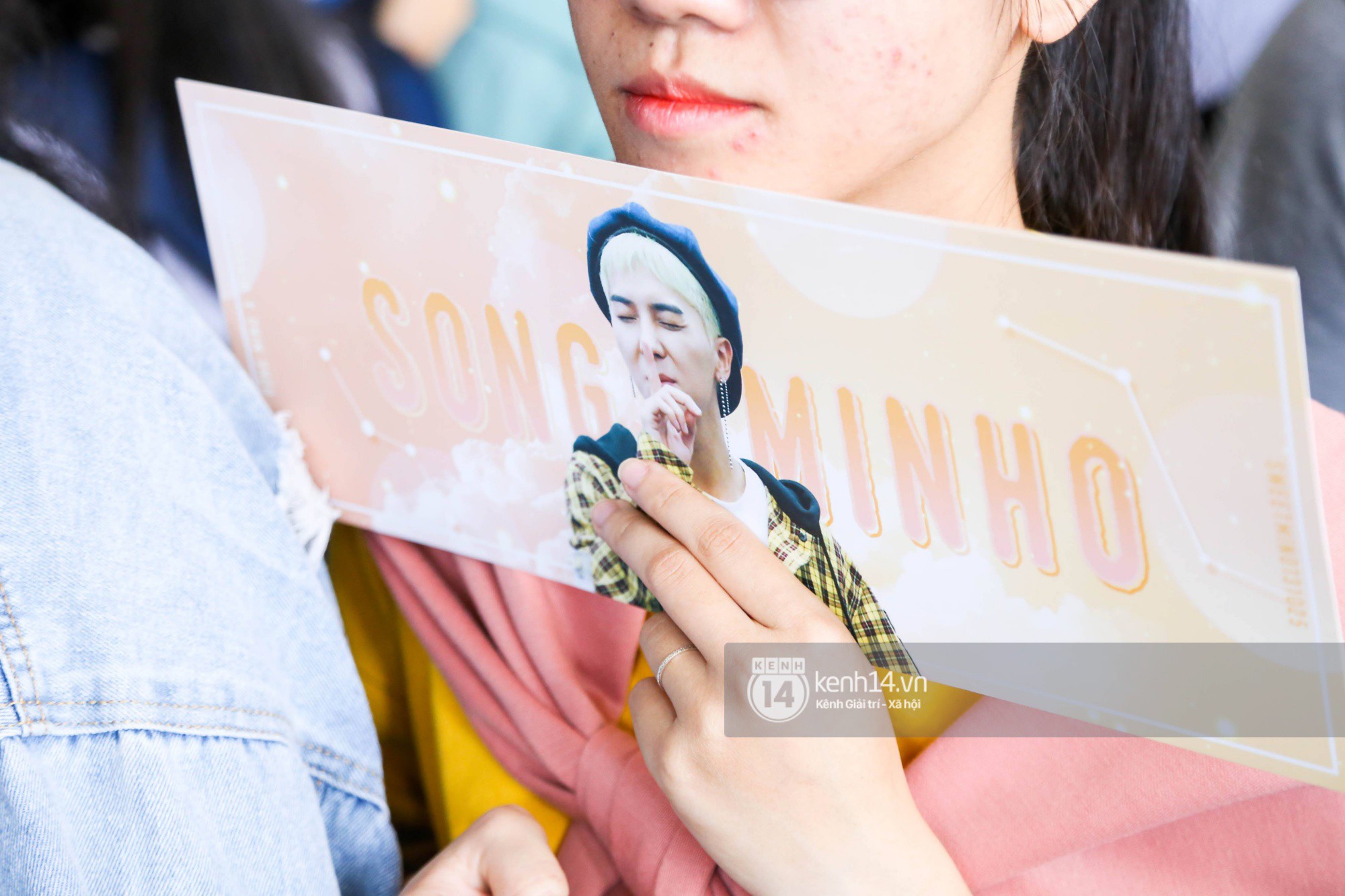 WINNER ensured that Tan Son Nhat airport fell apart, Mino had to remove the neck cracks, but still cause a surprise because he is wearing his back - Picture 9. WINNER ensured that Tan Son Nhat airport fell apart, Mino had to remove the neck cracks, but still cause a surprise because he is wearing his back - Picture 9.