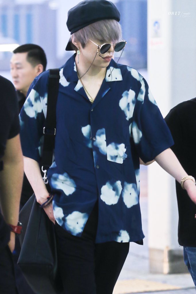 WINNER sang chảnh hết cỡ, mỹ nam đình đám Mino khiến fan lo lắng vì nẹp cổ tại sân bay Hàn sang Việt Nam - Ảnh 2. WINNER sang chảnh hết cỡ, mỹ nam đình đám Mino khiến fan lo lắng vì nẹp cổ tại sân bay Hàn sang Việt Nam - Ảnh 2.