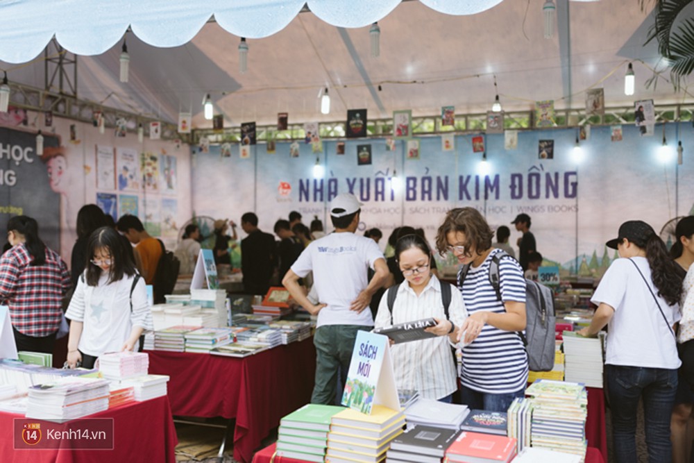 Đừng nằm dài ở nhà kêu chán, tranh thủ mà đi dự hội sách mùa thu ở CV Thống Nhất đi - Ảnh 2. Đừng nằm dài ở nhà kêu chán, tranh thủ mà đi dự hội sách mùa thu ở CV Thống Nhất đi - Ảnh 2.