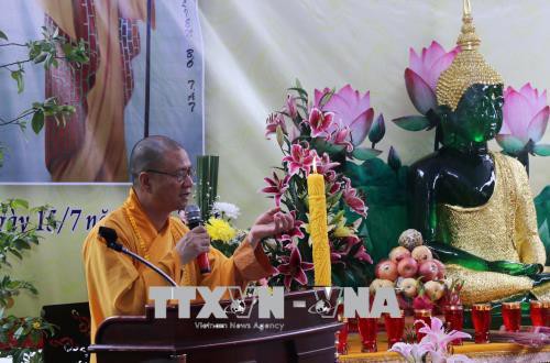 Đại lễ Vu Lan báo hiếu gắn kết cộng đồng người Việt ở Lào - Ảnh 1.