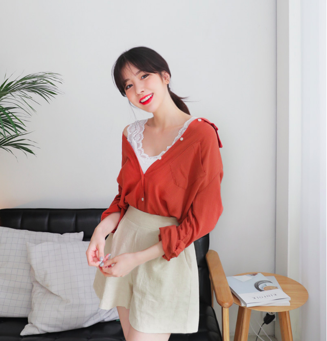 Mặc đồ cũ mà như mới với 15 tuyệt chiêu mix layer từ loạt item có sẵn như áo phông, quần shorts, áo hai dây... - Ảnh 13.