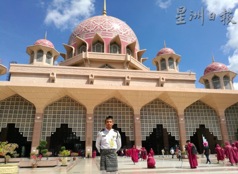 Câu chuyện chàng trai bảo vệ người Malaysia biết 7 ngôn ngữ trong vòng 15 tháng: Bạn thấy thế nào khi mỗi Tiếng Anh học mãi không xong? - Ảnh 2.