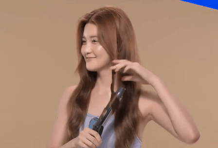 Học cách tạo kiểu vừa cute vừa sexy với chun buộc tóc vải, món phụ kiện cổ lỗ sĩ vừa gây sốt trở lại - Ảnh 4.