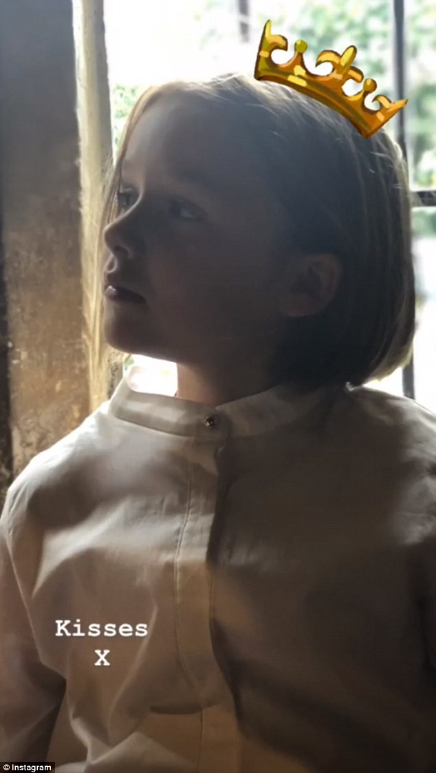 Không còn là công chúa tóc mây, Harper Beckham vẫn xinh như búp bê với kiểu tóc ngắn nổi tiếng của mẹ Vic - Ảnh 5.