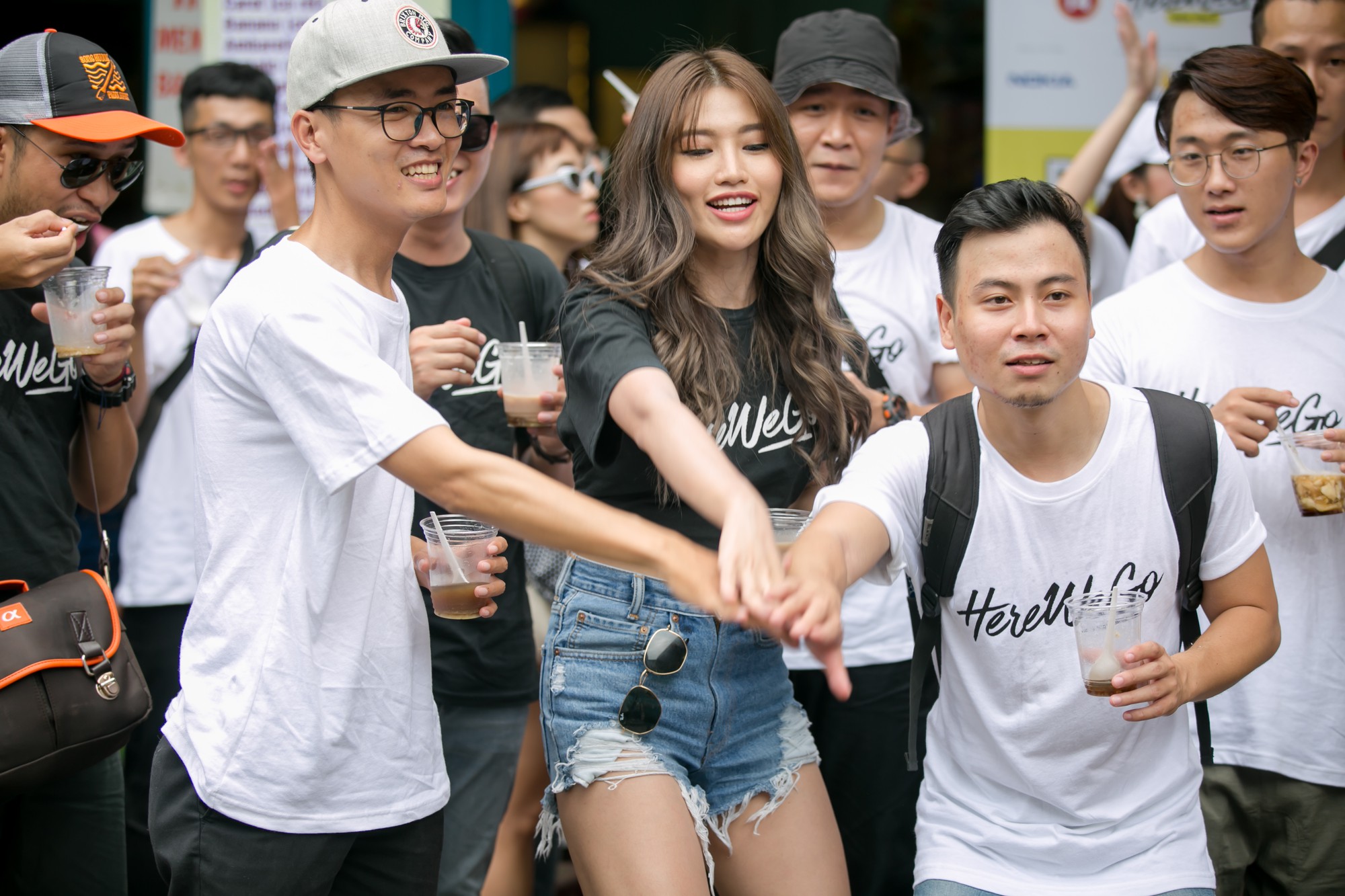Đại chiến Here We Go và các KOL tại Hội An: Quang Đại đi bán nem, Salim chạy 5km trong phố cổ để chụp ảnh - Ảnh 3.