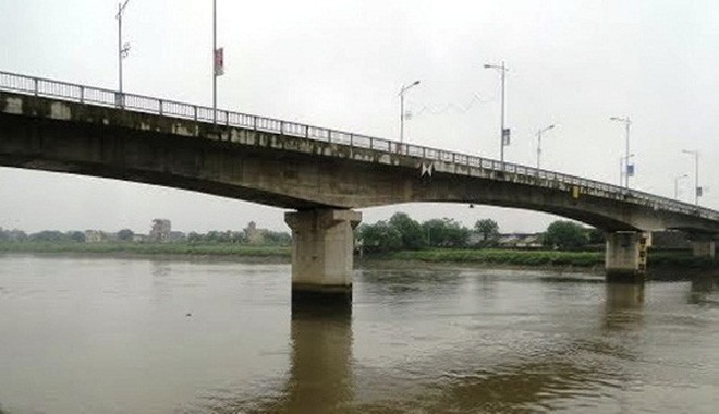 Người phụ nữ nhảy cầu Th&aacute;i B&igrave;nh mất t&iacute;ch trong đ&ecirc;m - Ảnh 1.