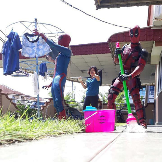 Thanh niên khoe ảnh chụp thân mật cùng cả dàn siêu anh hùng, còn cả gan sai Spiderman, Deadpool và Captain đi bọc đu đủ - Ảnh 5.