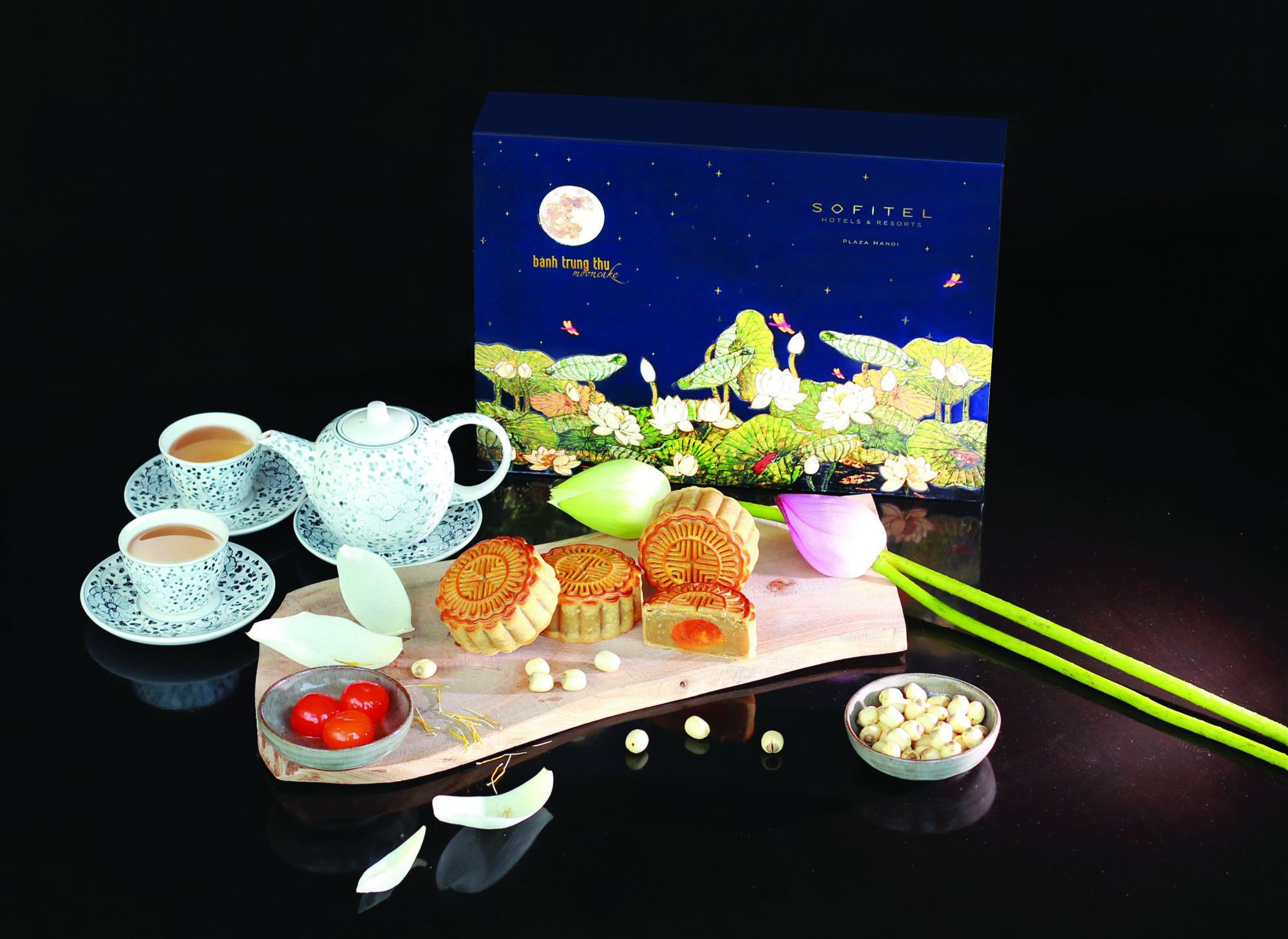 Đập hộp những chiếc bánh Trung thu của các khách sạn nổi tiếng bậc nhất tại Hà Nội - Ảnh 21. Đập hộp những chiếc bánh Trung thu của các khách sạn nổi tiếng bậc nhất tại Hà Nội - Ảnh 21.