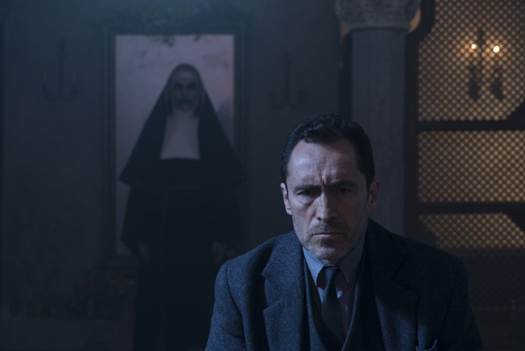 Vũ trụ kinh dị The Conjuring hóa ra cực kì dễ hiểu theo lời giải thích của cha đẻ chị Valak - Ảnh 1. Vũ trụ kinh dị The Conjuring hóa ra cực kì dễ hiểu theo lời giải thích của cha đẻ chị Valak - Ảnh 1.