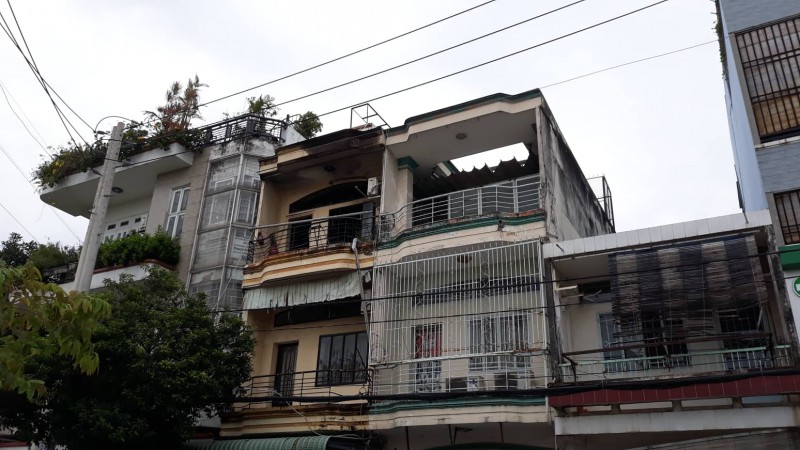 Cháy lớn trong căn nhà 3 tầng khiến 1 người đàn ông tử vong - Ảnh 1. Cháy lớn trong căn nhà 3 tầng khiến 1 người đàn ông tử vong - Ảnh 1.