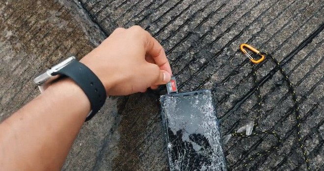 Thả rơi Galaxy Note9 từ độ cao 300 mét: Thừa sống thiếu chết nhưng quyết không thành vỡ vụn - Ảnh 3.