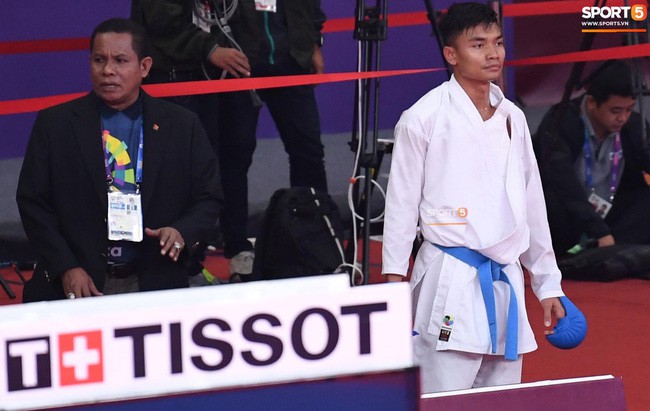 Học tr&ograve; thất bại, ban huấn luyện Karate Indonesia d&ugrave;ng dằng khiếu nại gần một giờ đồng hồ - Ảnh 3.