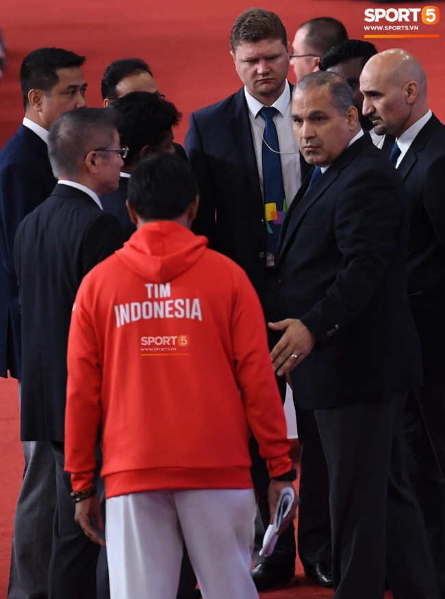 Học tr&ograve; thất bại, ban huấn luyện Karate Indonesia d&ugrave;ng dằng khiếu nại gần một giờ đồng hồ - Ảnh 5.