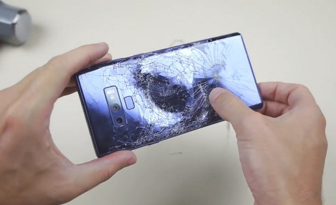 Xem màn tra tấn Galaxy Note 9 rùng rợn bằng dao và búa, bất ngờ nhất lại nằm ở viên pin - Ảnh 6.