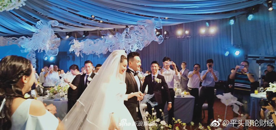 Trương Hinh Dư nghẹn ngào trong đám cưới: Khoảnh khắc gặp được anh, em biết rằng anh chính là người em luôn chờ đợi - Ảnh 4. Trương Hinh Dư nghẹn ngào trong đám cưới: Khoảnh khắc gặp được anh, em biết rằng anh chính là người em luôn chờ đợi - Ảnh 4.